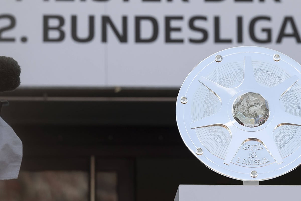 Der Meisterteller für den Sieger der 2. Bundesliga.