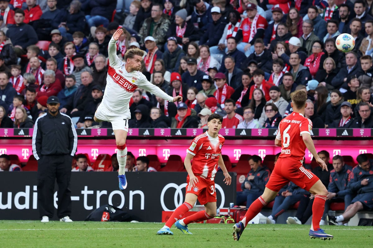FC Bayern München - VfB Stuttgart Deutschland, München, 19.04.2026, Fussball, Bundesliga, Saison 2025/2026,Maximilian Mittelstädt, VfB Stuttgart, beim Kopfball