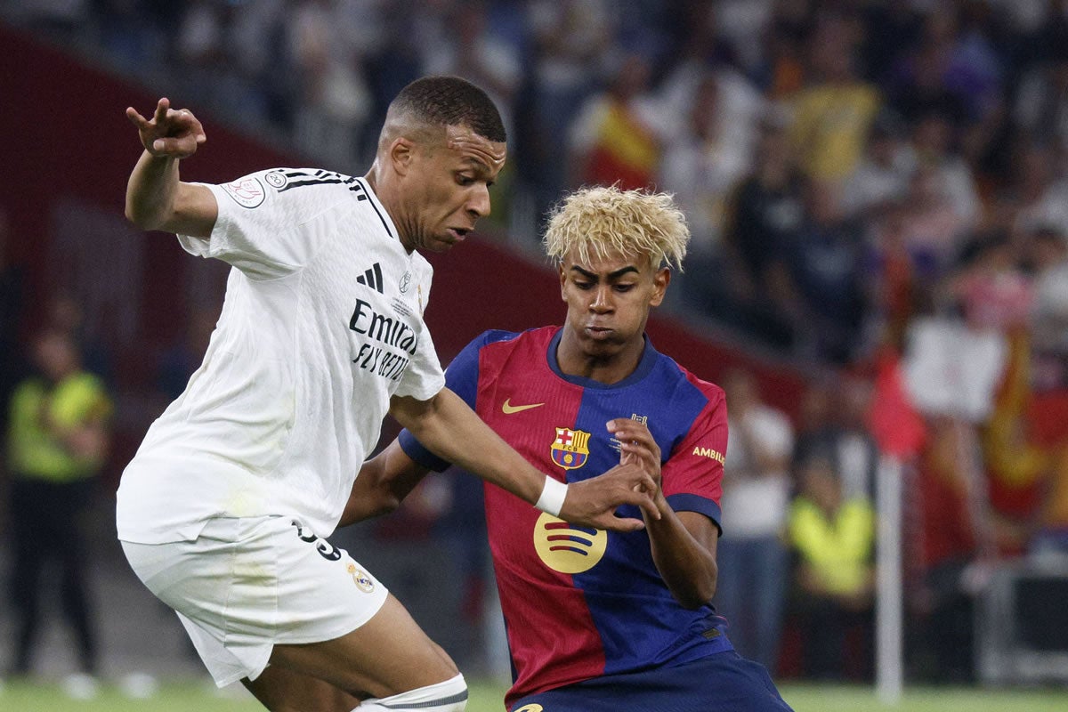Lamine Yamal und Kylian Mbappé im Kampf um den Ball.