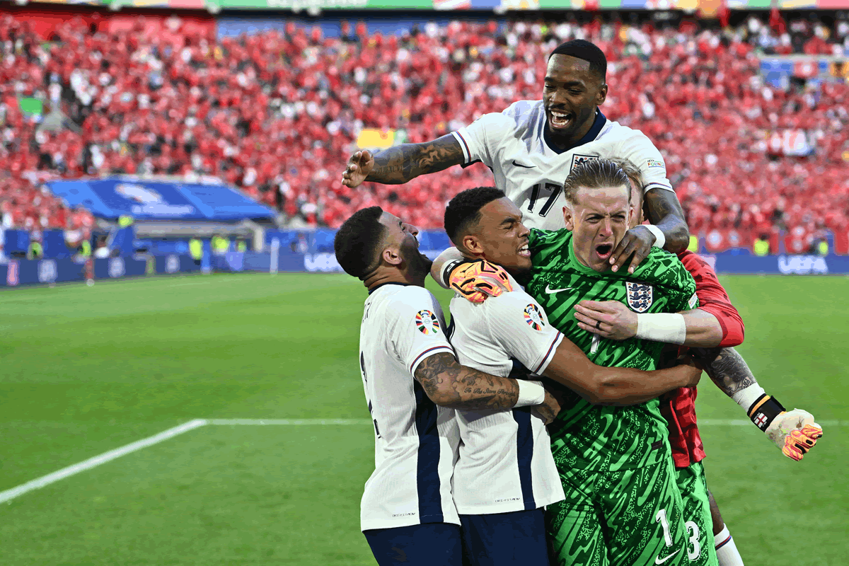 Pickford feiert Sieg mit England im Halbfinale.