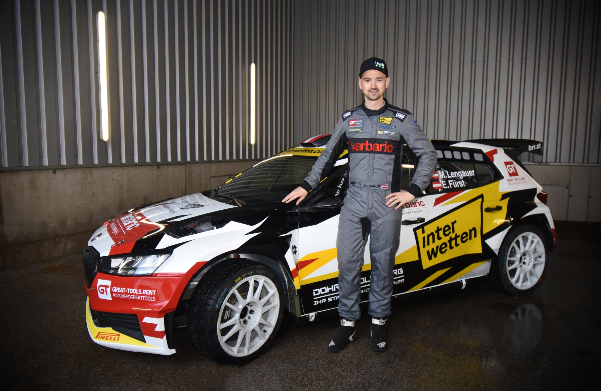 Michael Lengauer vor dem interwetten-Boliden.