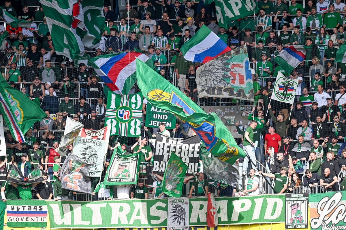 Die Fans des SK Rapid während eines Matches.