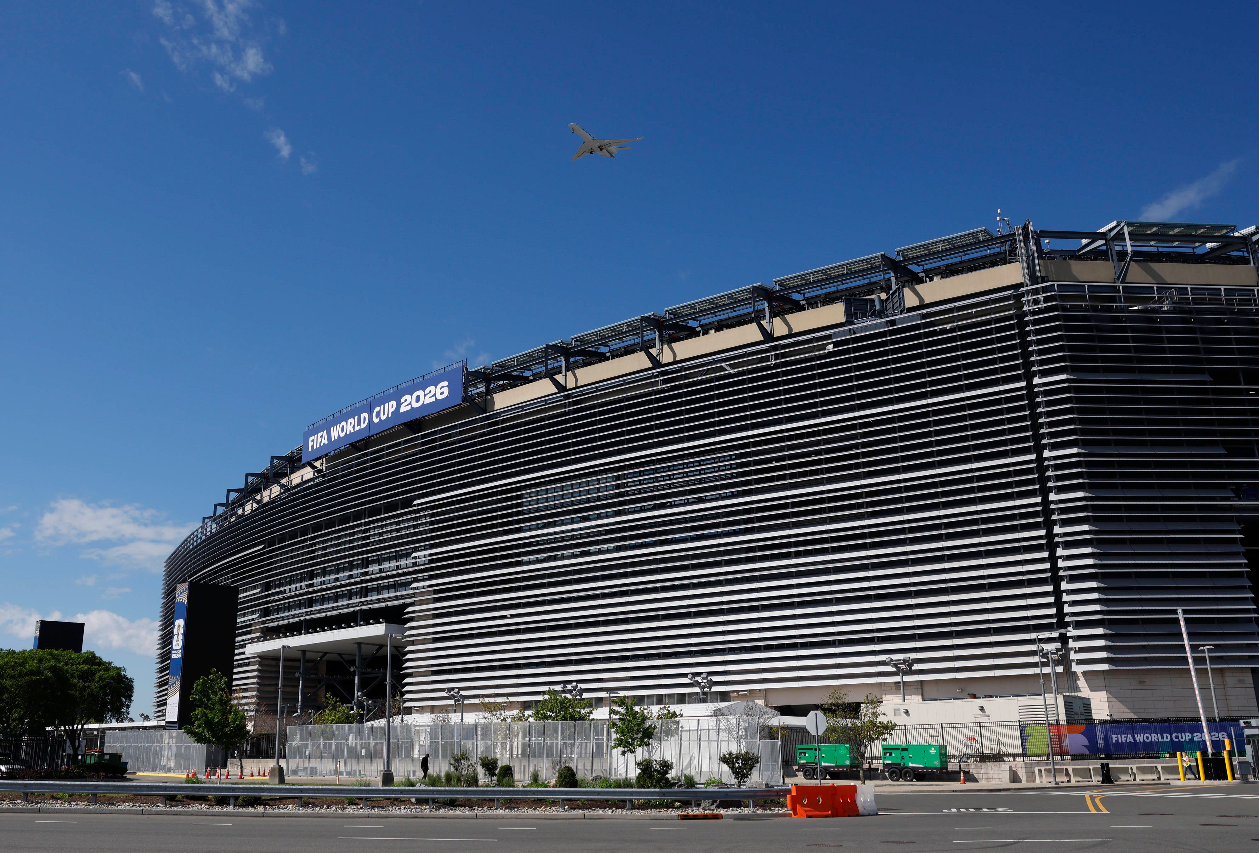 Το MetLife Stadium στο Νιου Τζέρσεϊ με σήμανση του FIFA World Cup 2026 στην εξωτερική του πλευρά. Το στάδιο θα φιλοξενήσει αγώνες του Μουντιάλ 2026 και τον μεγάλο τελικό της διοργάνωσης.
