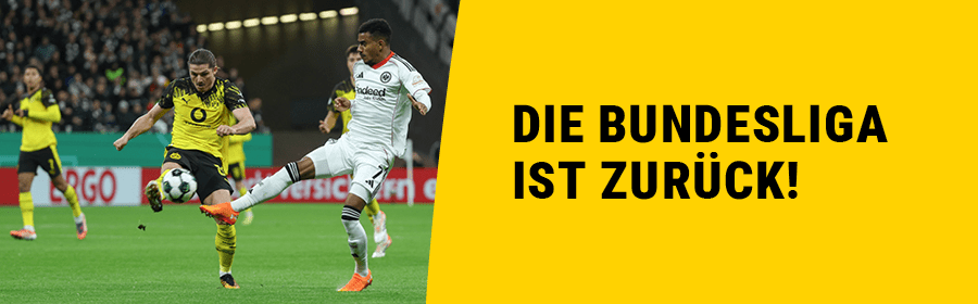 Ansgar Knauff von Eintracht Frankfurt und Dortmunds Marcel Sabitzer im Kampf um den Ball.