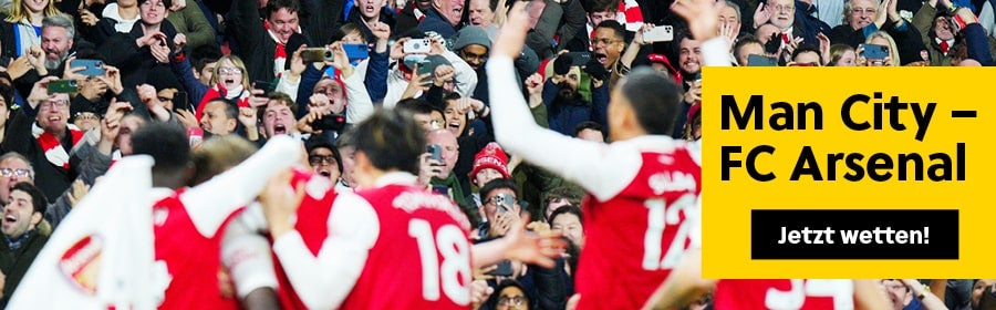 Die Mannschaft von Arsenal in einer Jubeltraube.