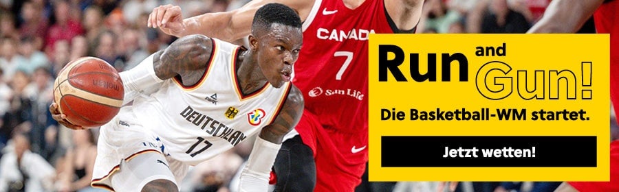 Denis Schröder beim Dribbling gegen einen kanadischen Verteidiger. Run and Gun! Die Basketball-WM startet.