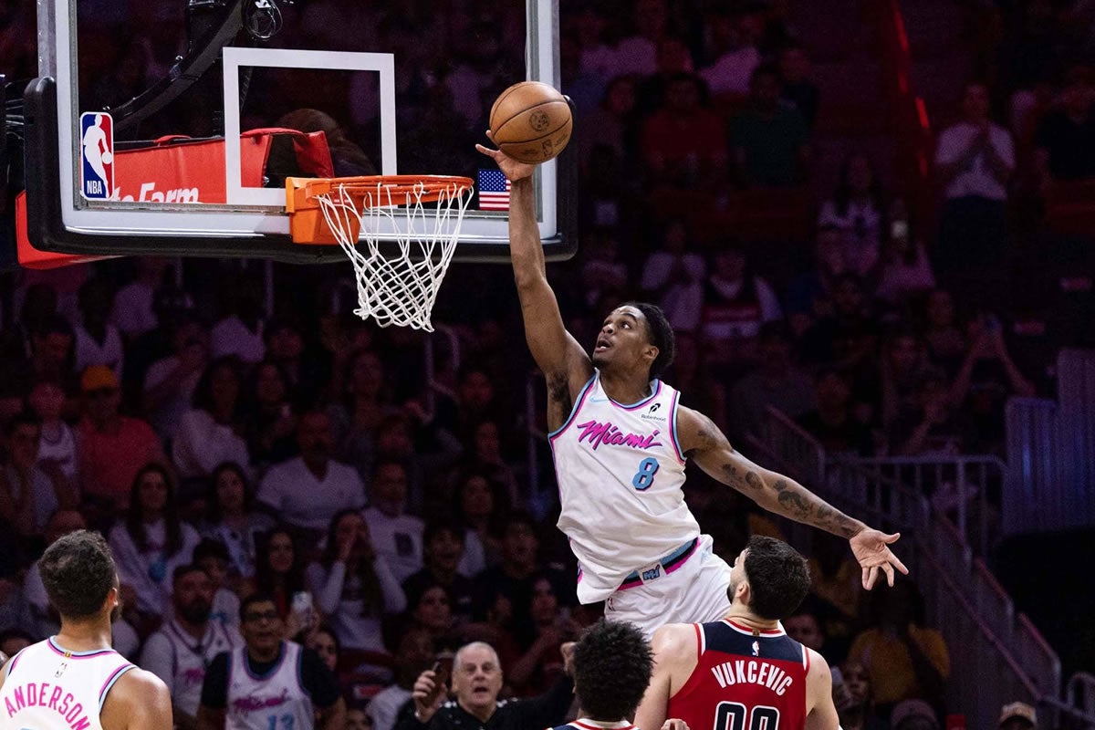 13.04.2025, Miami, Florida, United States: Miami Heat guard Josh Christopher beim Dunk.