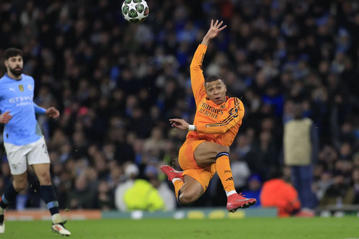 Kylian Mbappe trifft im Ethihad Stadion in Manchester zum 1:1 zwischen Real Madrid und Manchester City.