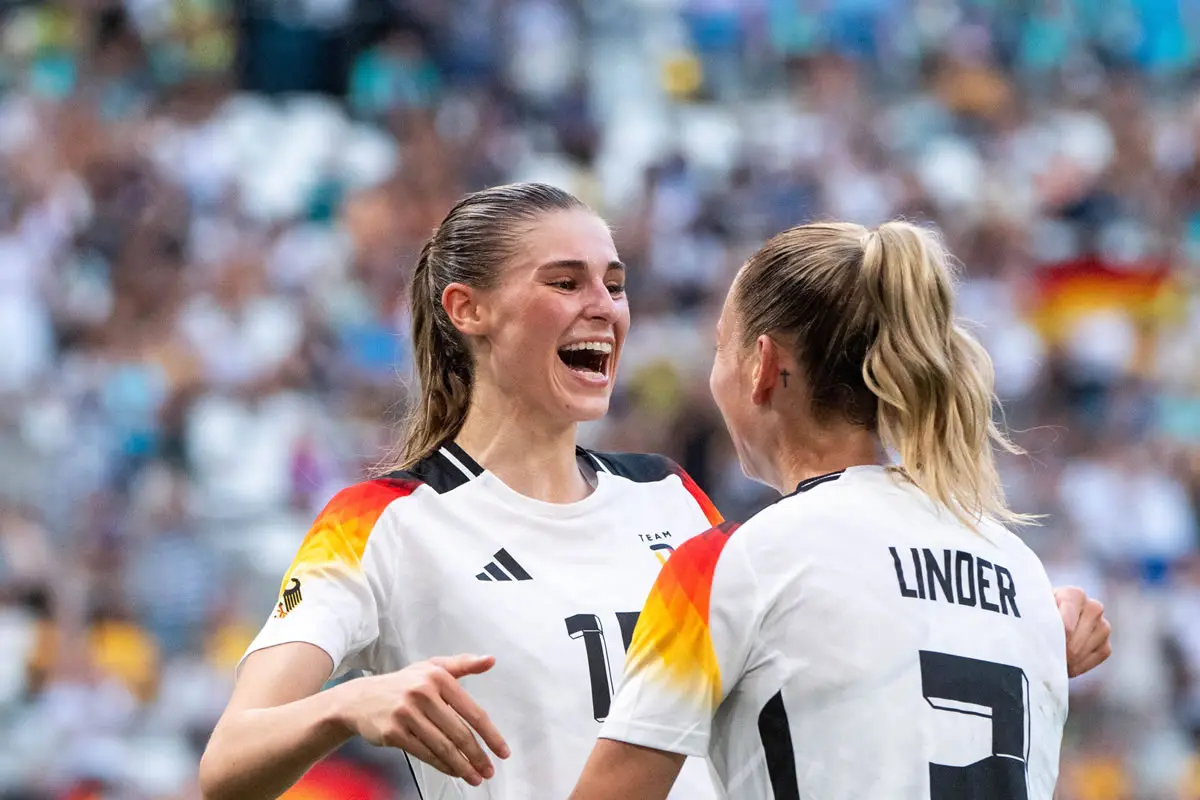 Jule Brand jubelt nach Tor für Deutschland