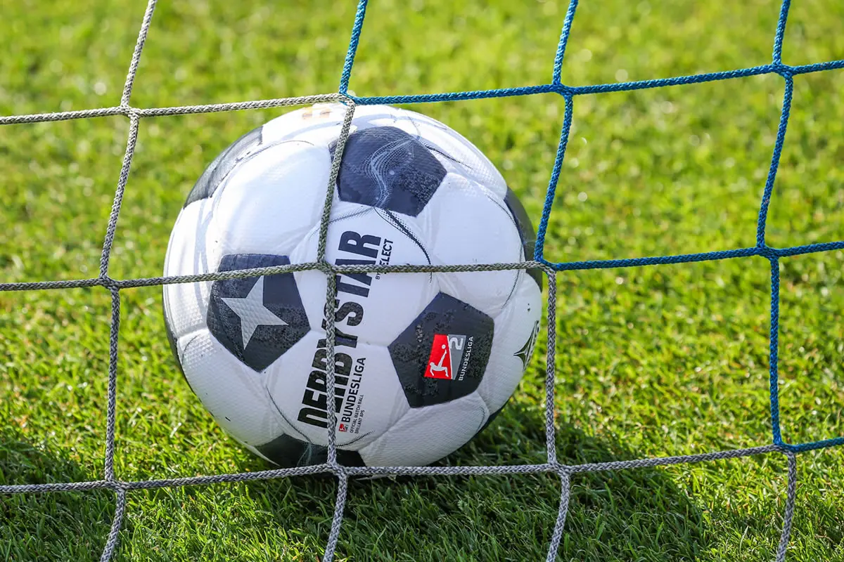 Der offizielle Spielball für die zweite deutsche Bundesliga von Derbystar!
