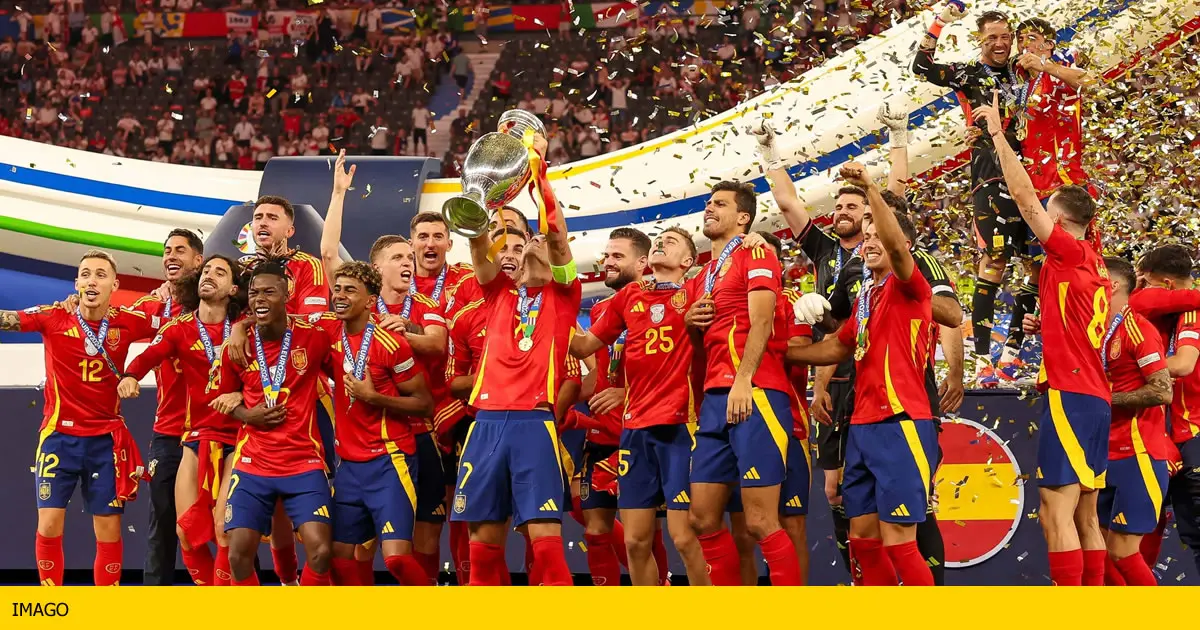 Alvaro Morata lifting the trophy after Spain won the EURO 2024!