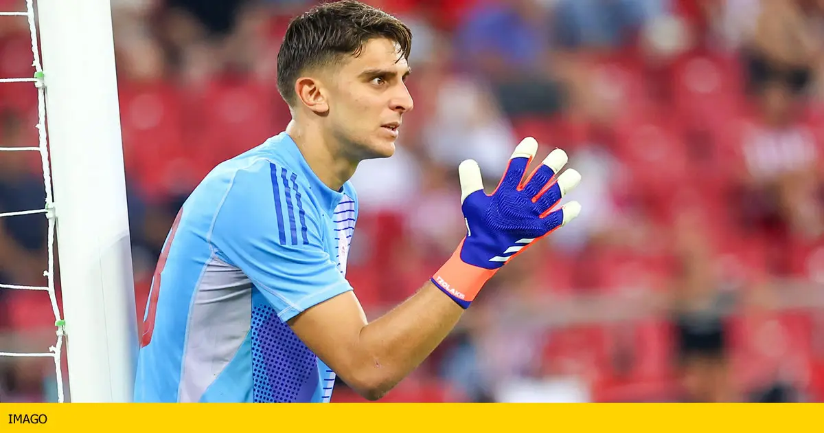 Olympiacos Keeper Konstantinos Tzolakis.