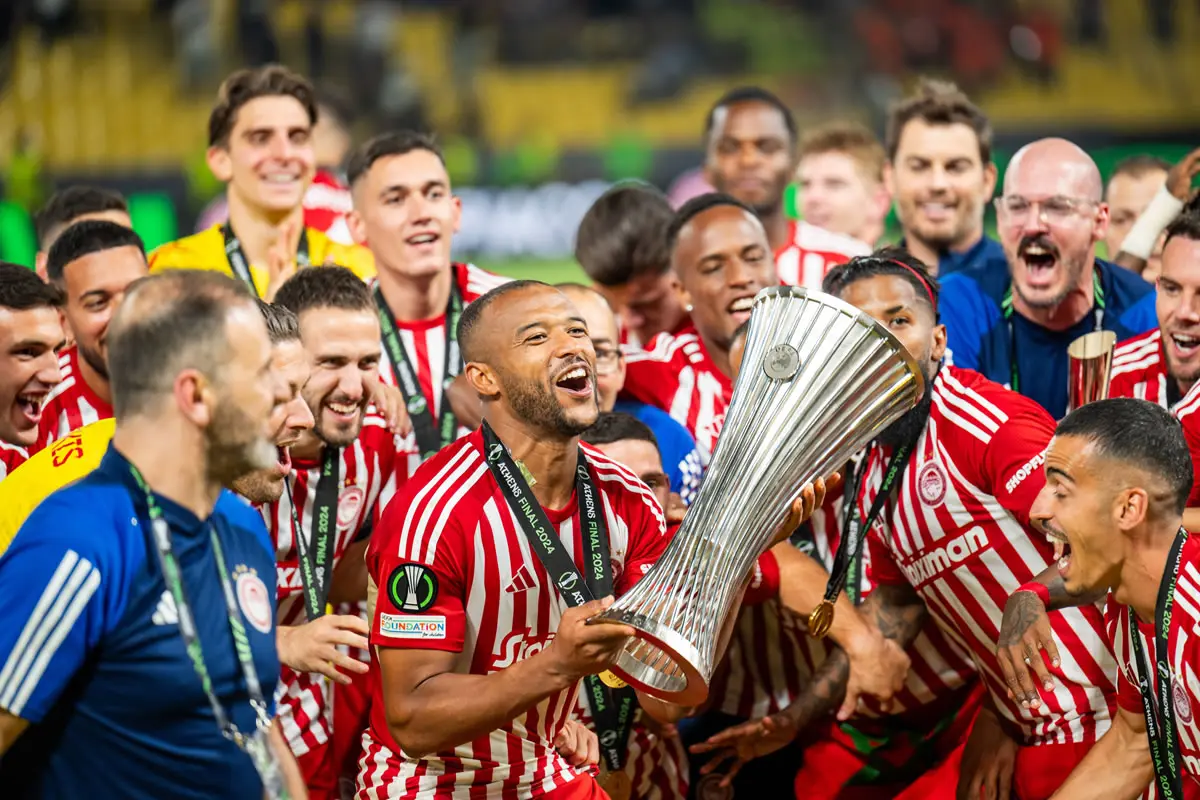 Ο Ολυμπιακός κερδίζει τον τελικό του UEFA Conference League 2024 στην Αθήνα Αθήνα, Ελλάδα. 29 Μαΐου 2024. Ο Ayoub El Kaabi και οι συμπαίκτες του Ολυμπιακού διακρίνονται να πανηγυρίζουν μετά τη νίκη τους στον τελικό του UEFA Conference League μεταξύ του Ολυμπιακού και της Φιορεντίνα στην ΟΠΑΠ Αρένα στην Αθήνα.