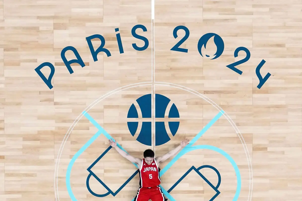 Ein Bild des Basketball Courts für die Olympischen Spiele 2024 in Paris.