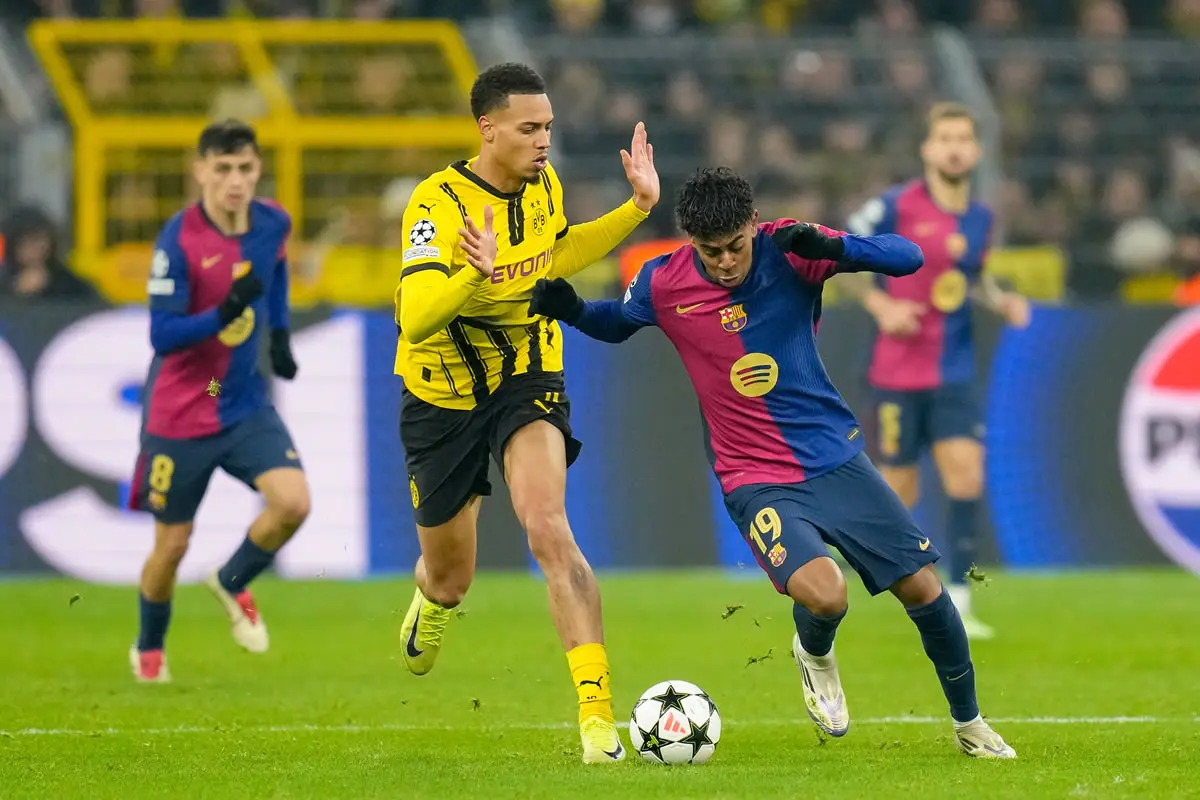 FC Barcelona player Lamine Yamal and Felix Nmecha of Borussia Dortmund fighting for the ball.