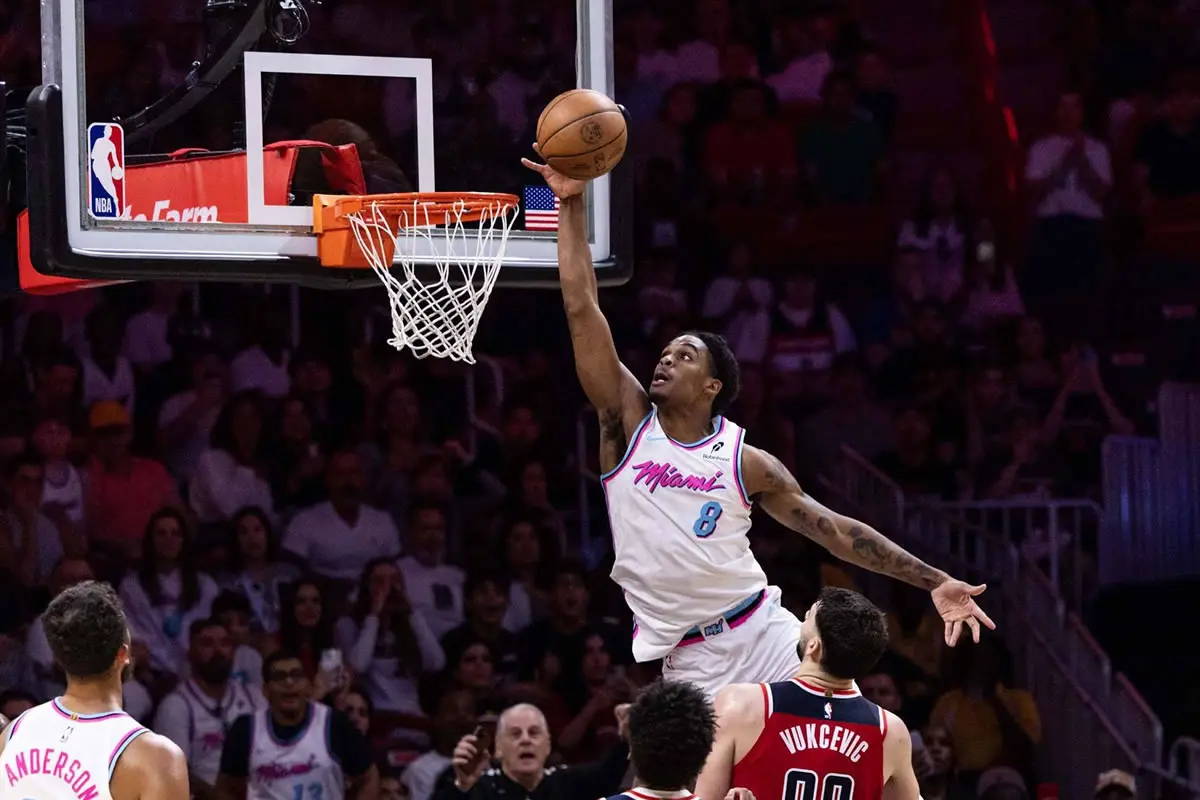13.04.2025, Miami, Florida, United States: Miami Heat guard Josh Christopher beim Dunk.
